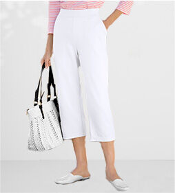 woman wearing Everyday Knit Capris