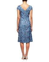 Cocktail Dress in Rosette Lace  thumbnail number 3