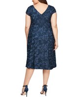 Cocktail Dress in Rosette Lace  thumbnail number 7